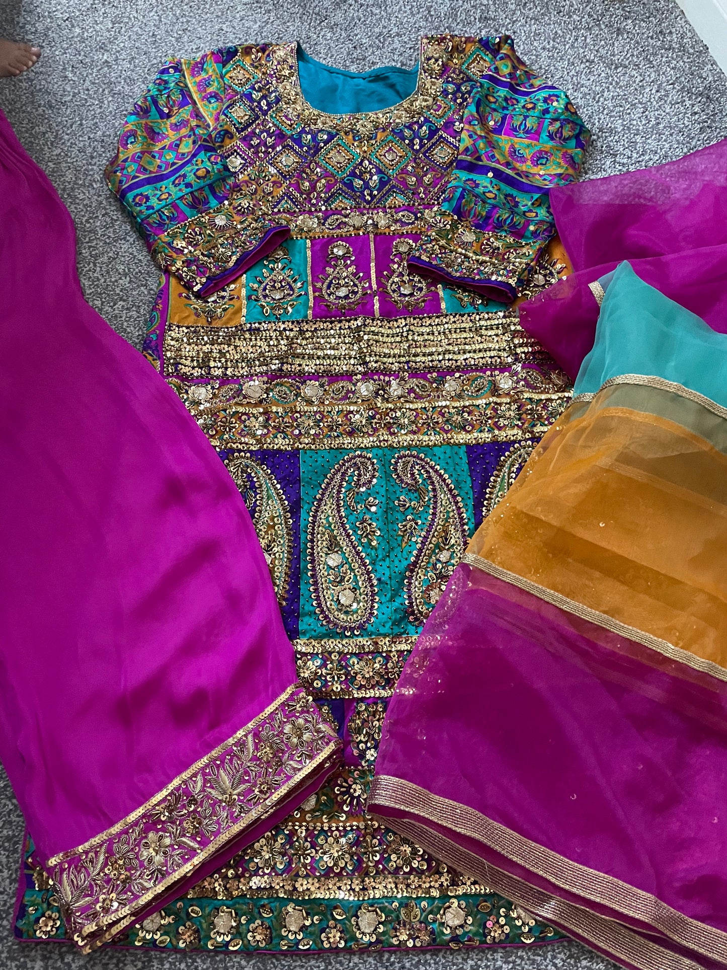 Multicoloured Mehndi